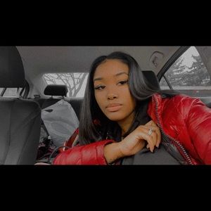 Meet your Posher, Alexis